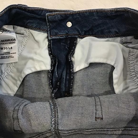 Silver Jeans 30 (US 8) Sam Bermuda Denim Jeans Shorts Women’s Distressed Cutoffs - Picture 8 of 9